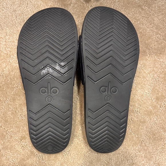 ALO Yoga cloud Slippers/slides - Picture 4 of 5